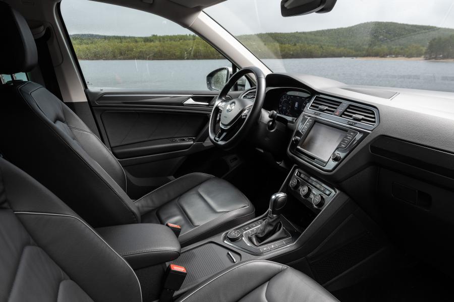 Интерьер Volkswagen Tiguan 2016 года  (CIS) (фото 38 из 40)